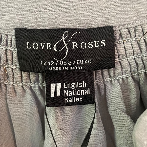 Love and Roses Metallic Detail Blouse NWT - Picture 4 of 6